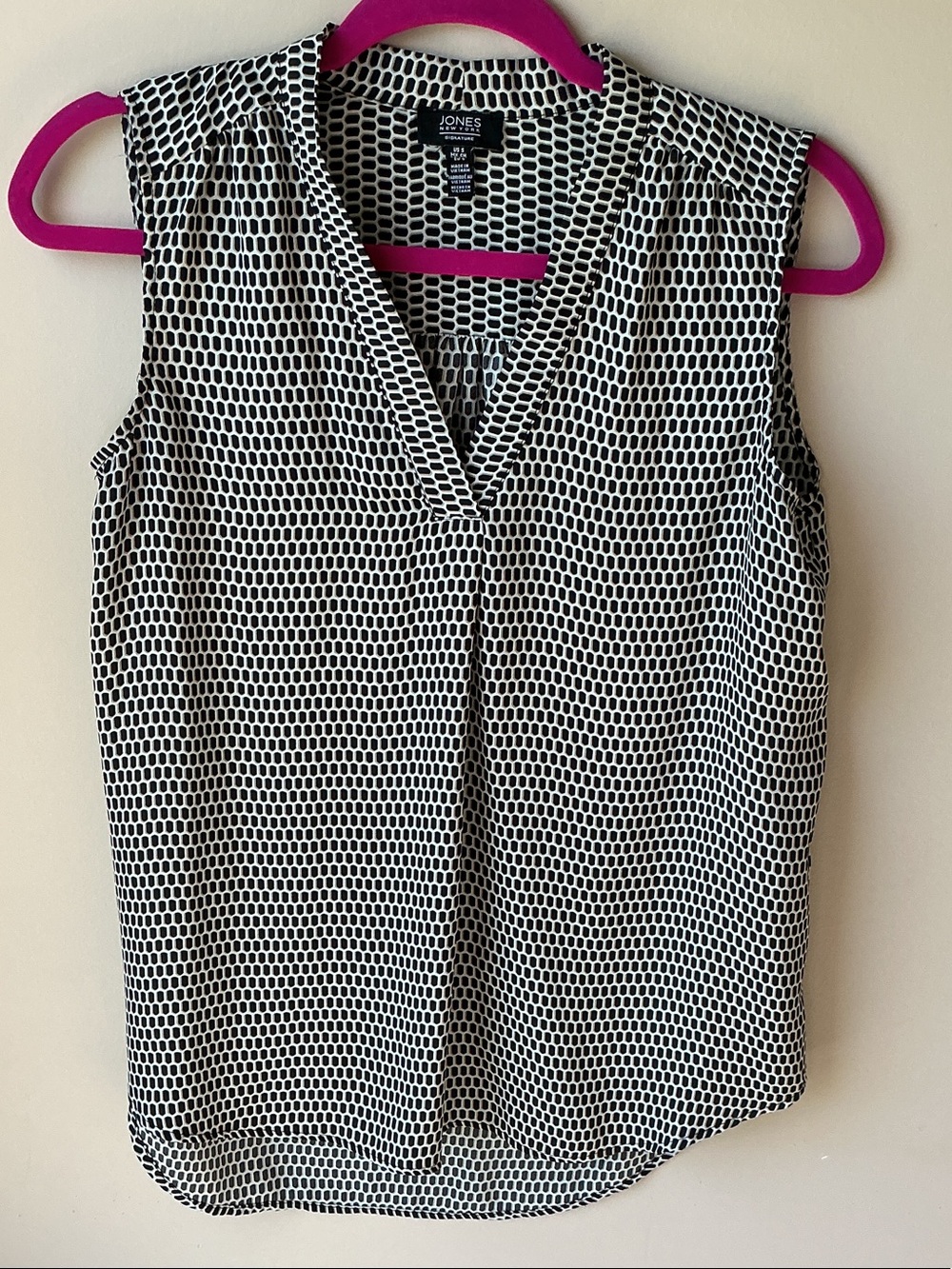 Jones New York Black & White Sleeveless V-Neck Geo-Block Camisole